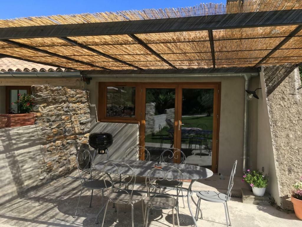 Gites "Oustaou De Bourboul" Grospierres Luaran gambar